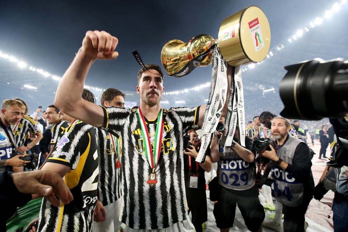 La squadra della Juventus festeggia una vittoria