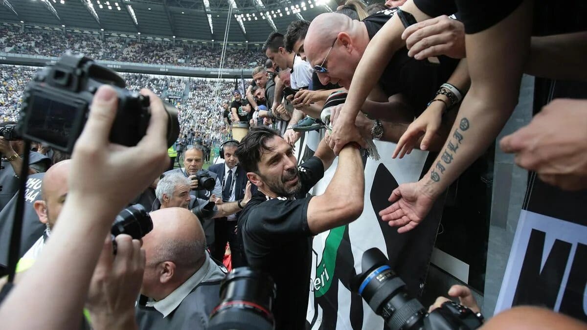 Tifoso che contatta la Juventus